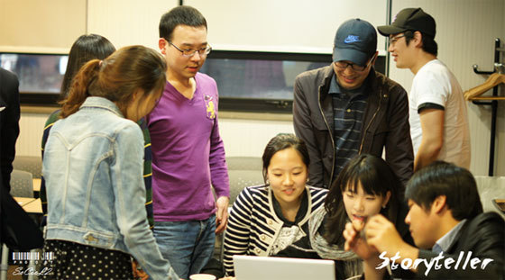 사진수업을 듣고 있는 스토리텔러들의 모습