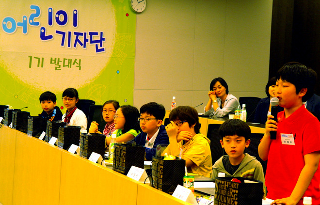 이재우 어린이 기자가 자기소개를 하는 모습