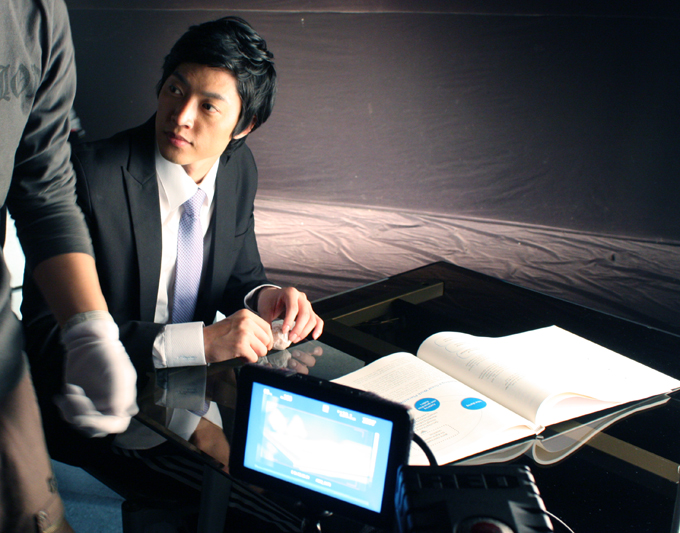 광고를 촬영하는 남자모델