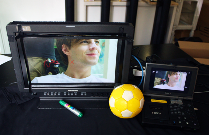 광고촬영 모니터링 하는 모습