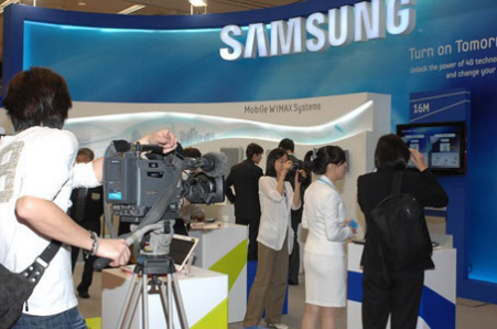 삼성전자부스를 촬영하는 현지 취재진