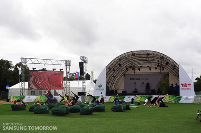 러시아 하우스 내 대형 스크린