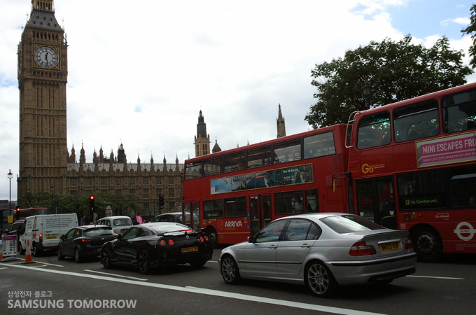 빅벤과 빨간버스 눈도장