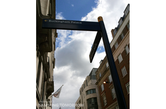 버킹엄 궁전에서 나오는 길