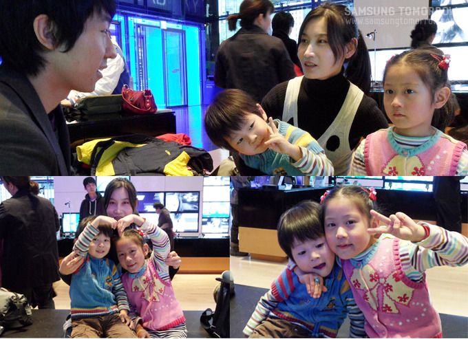 영화를 재밌게 관람한 가족의 모습