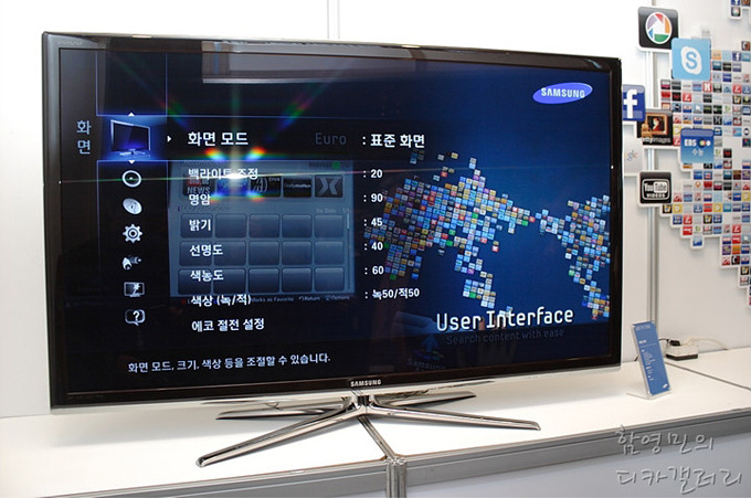 삼성앱스와 연동된 스마트TV가 전시되고 있는 모습