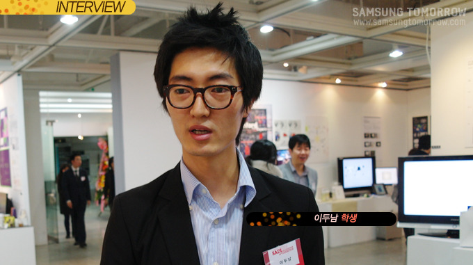 이두남 학생이 인터뷰를 하는 모습