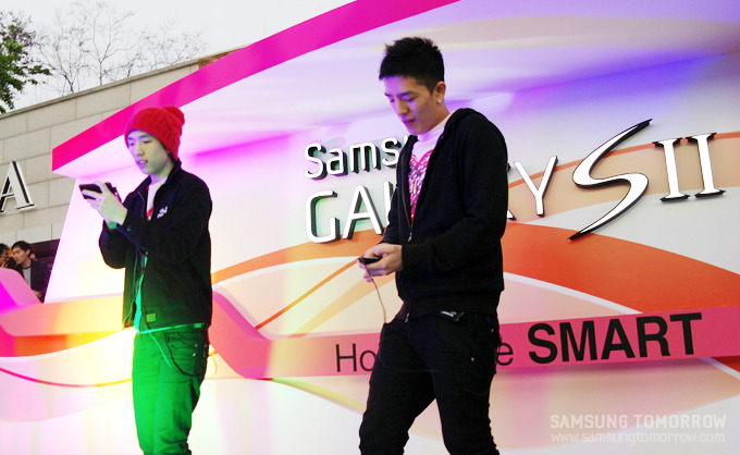 피아노와 함께 삼성 갤럭시S2로 악기어플을 이용한 연주