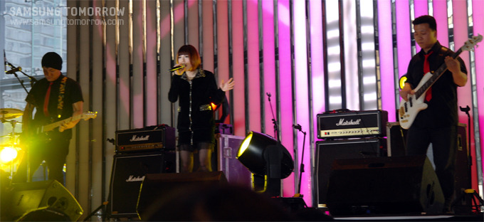 남녀혼성 밴드 '이상한 술집'