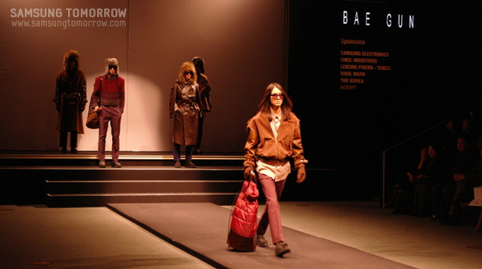 워킹하고 있는 모델들