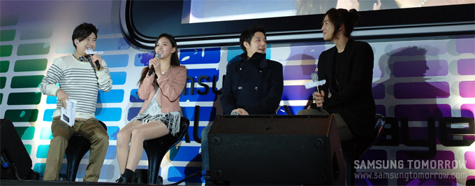 이야기를 나누는 금호석과 김보름