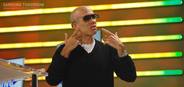 강연자가 연설하는 모습