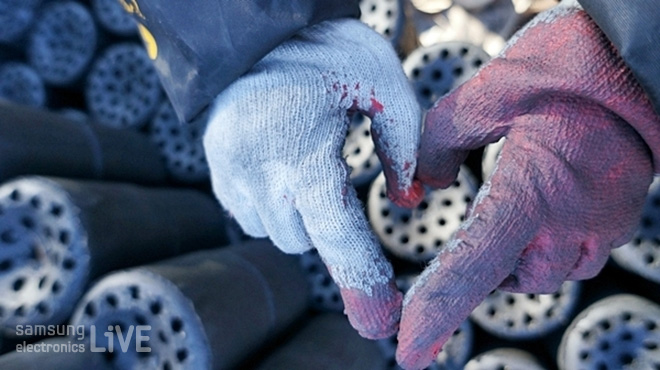 연탄위로 그리는 손하트