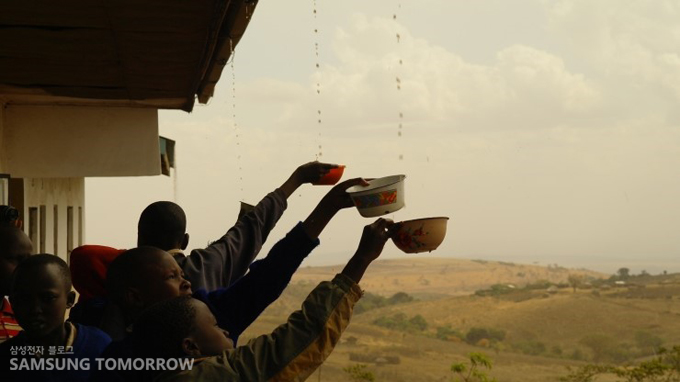 빗물을 모으는 모습