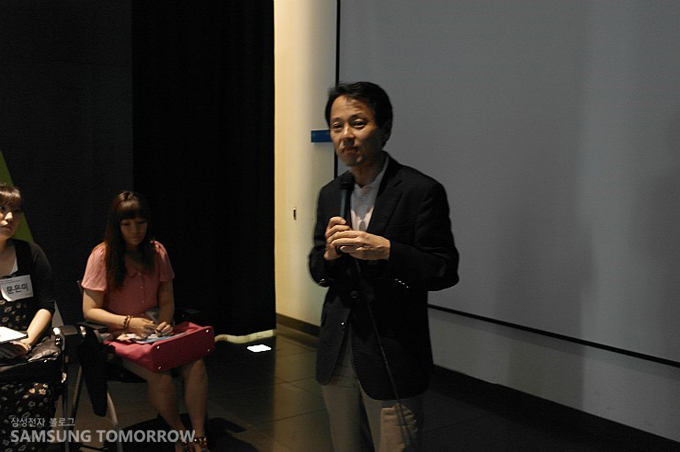 인사팀 원기찬 팀장이 이야기하는 모습