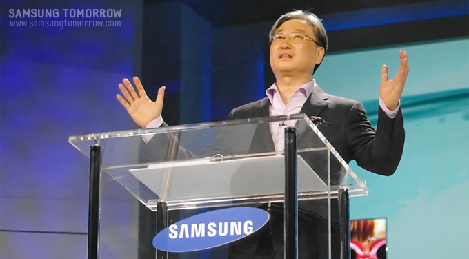 연설중인 윤부근 사장의 모습