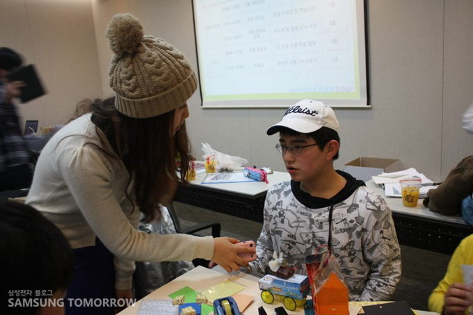 인터뷰를 하는 임정모 학생