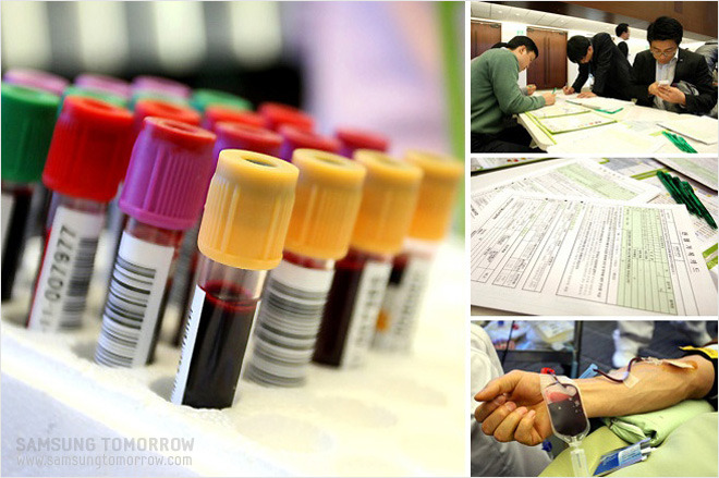 헌혈을 한 피와 헌혈전 문진을 작성하는 삼성 직원들
