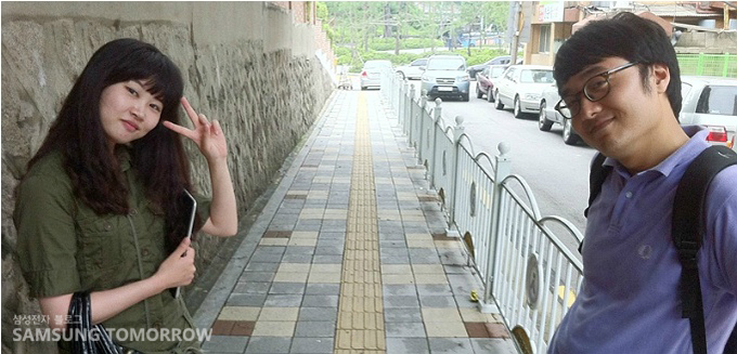 웃고있는 남녀주인공