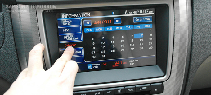 스마트카를 이용하는 모습