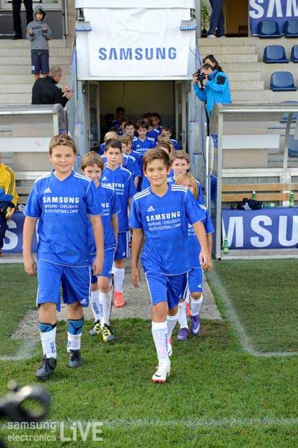 그라운드로 나오는 아이들의 모습