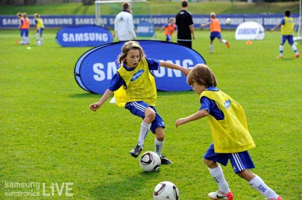 축구하는 아이들