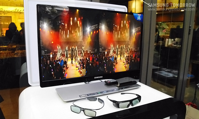 행사장에 마련된 3D모니터 체험 공간