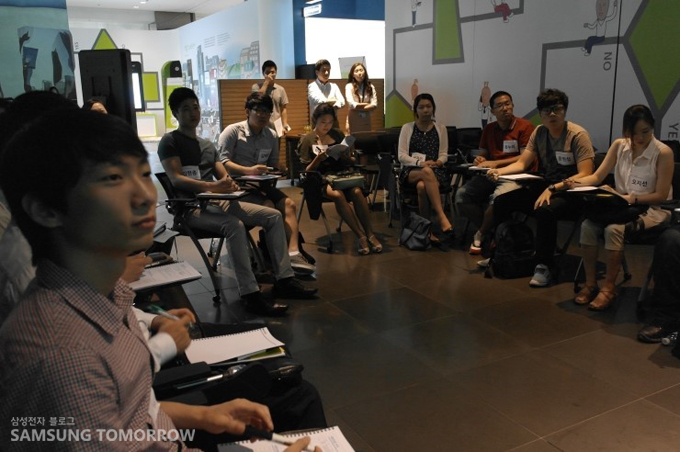 이야기를 듣는 사람들