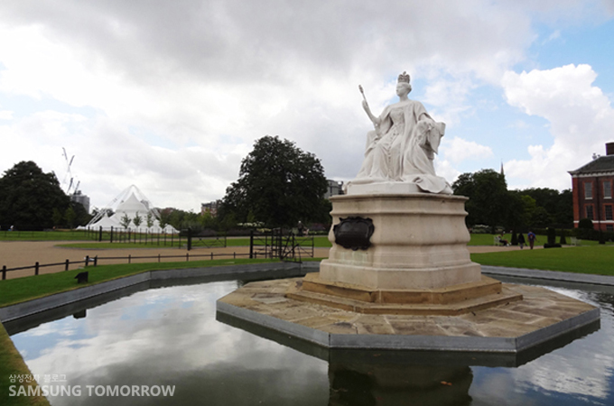 영국인이 가장 사랑하는 빅토리아 여왕 상