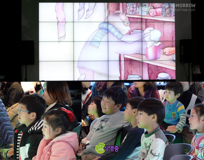 관람하는 어린이 관객들