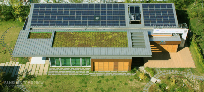 지붕열 태양광 발전 장치를 설치한 지붕 모습