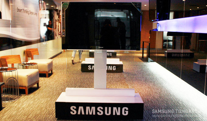 휴게공간에 설치된 삼성 티비