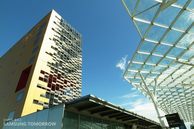 Rho-FIERA역에서 전시장으로 들어가는 길