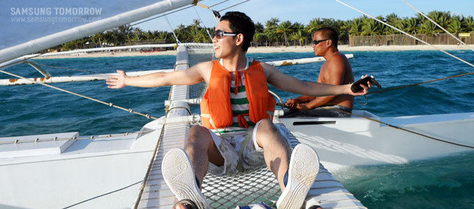 세일링 보트 타는 글쓴이의 모습