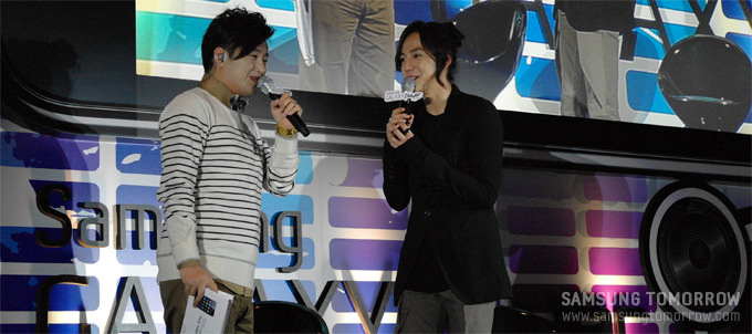 김태진과 장근석이 진행을 하는 모습