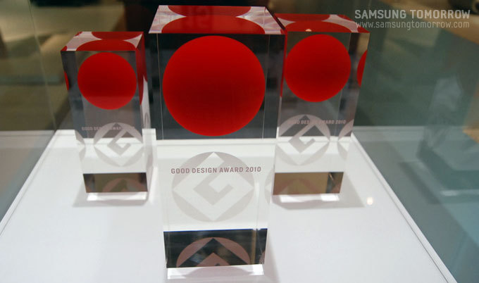 심플한 디자인의 트로피