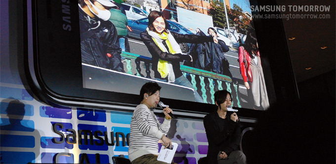 장근석이 갤럭시 플레이어에 대해 이야기하는 모습