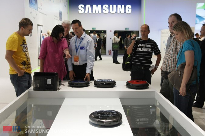 나비봇을 보는 사람들