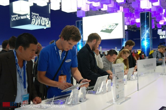 아티브를 체험하는 사람들