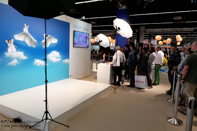 갤럭시스튜디오의 긴 줄