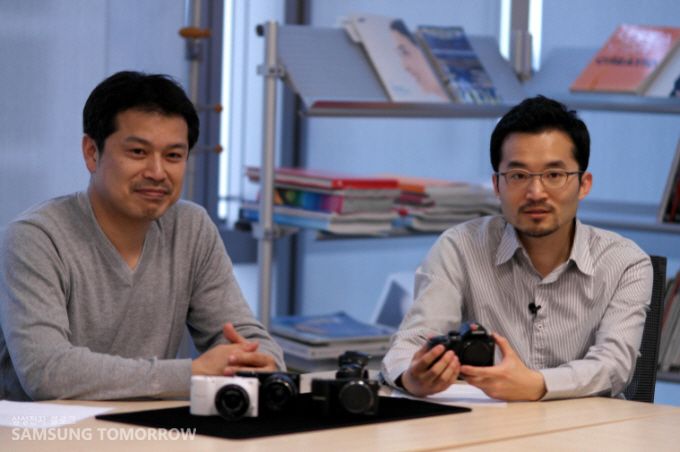 야마우치 켄지 수석 디자이너(좌), 김인식 책임(우)