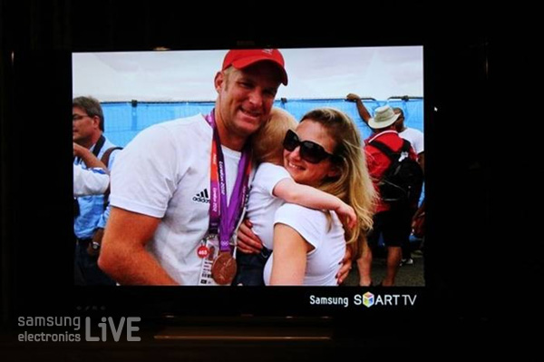 가장 기뻤던 순간을 함께한 그의 가족