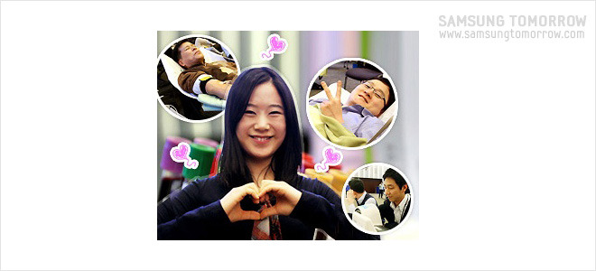 조미애 기자가 하트를 날리는 모습