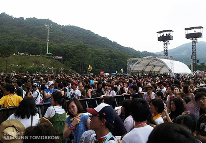 락페스티벌을 즐기는 사람들