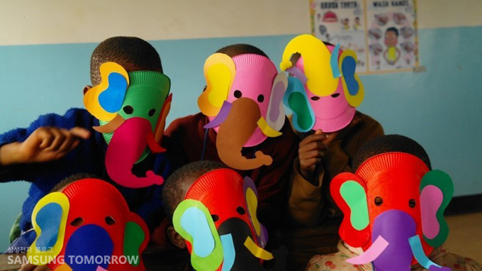 동물가면을 쓴 어린이들