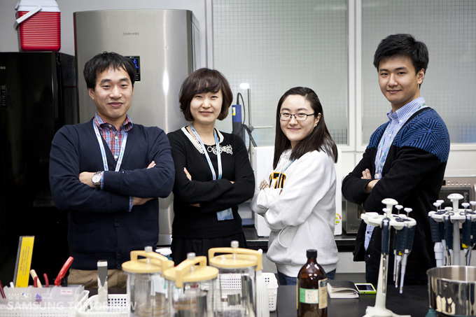 왼쪽부터 이정근 선임, 이명주 책임, 강인순 선임, 장원준 사원 