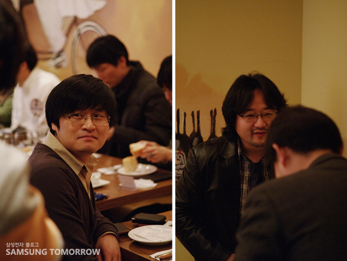 발대식을 즐기고 있는 자 블루로거 2기 '다피'(좌)와 '캘빈아이'(우)의 모습