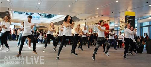 강남스타일을 추는 모습