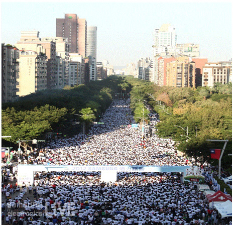 마라톤을 하기 위해 모인 인파
