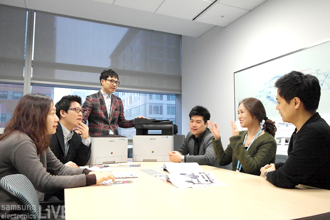 프린팅 솔루션 사업부 디자인그룹의 회의